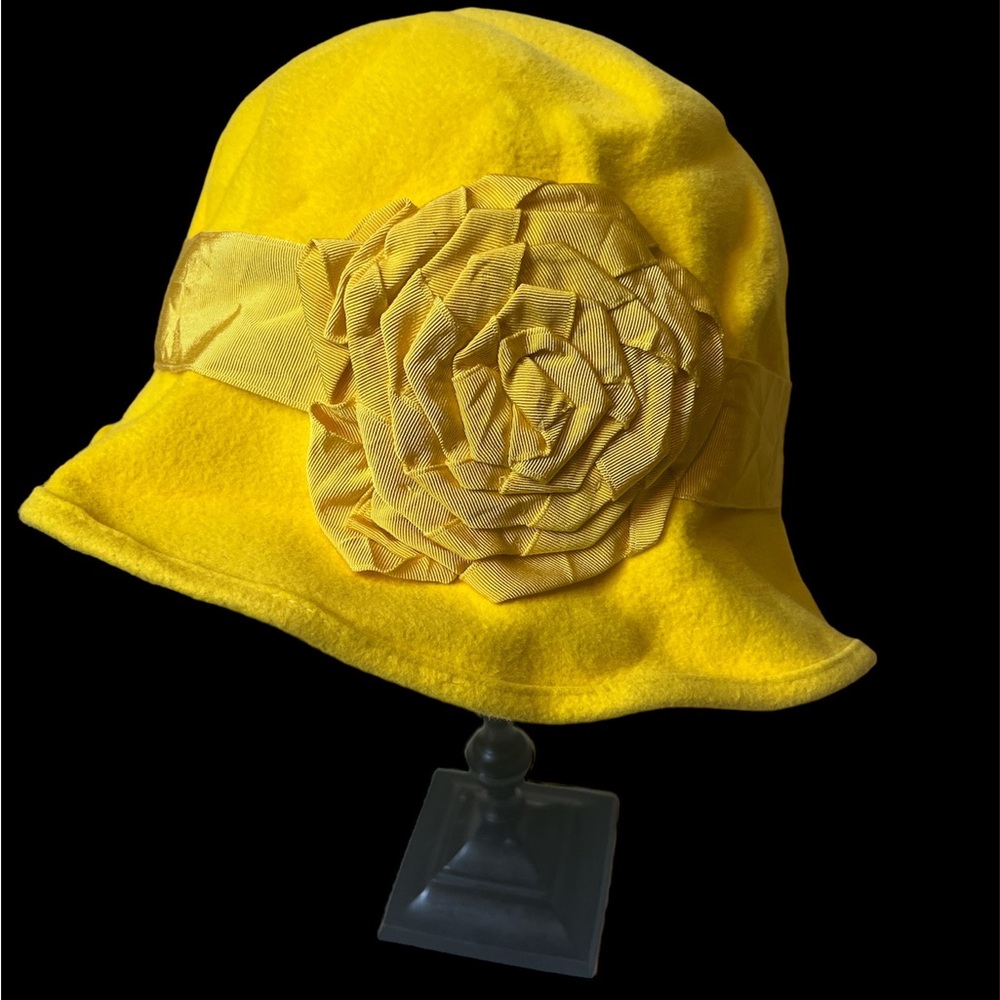 1799 Tonak yellow hat.Genuine furfelt.Excellent quality.